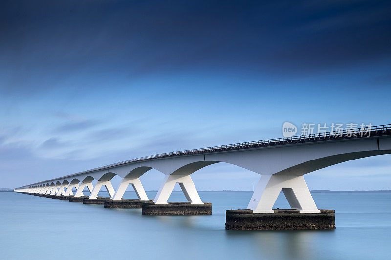 荷兰泽兰省的泽兰大桥(Zeelandbrug, Zeeland Bridge)